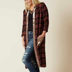 SOLD -Gimmicks by BKE Plaid Duster - Size XL